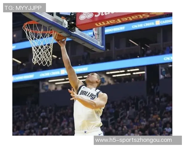 鲍威尔表现抢眼16投9中罚球全中砍下25分7篮板5助攻助队取胜