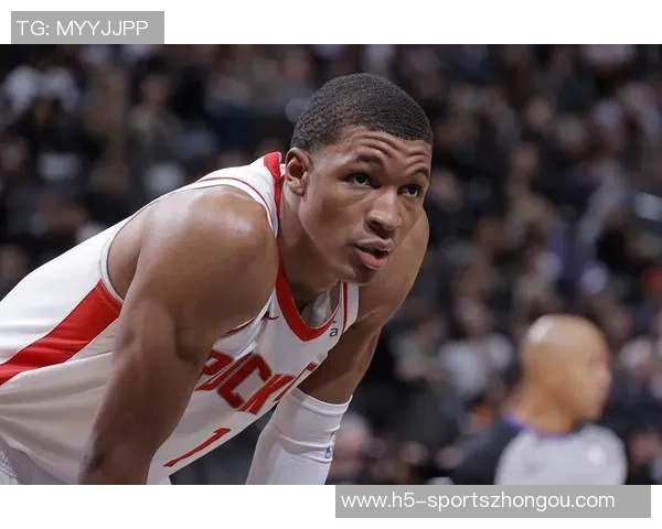 小贾巴里季前赛表现抢眼场均135分45板命中率超五成